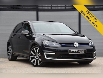Used Volkswagen Golf 2015 for sale - 76023792: Photo