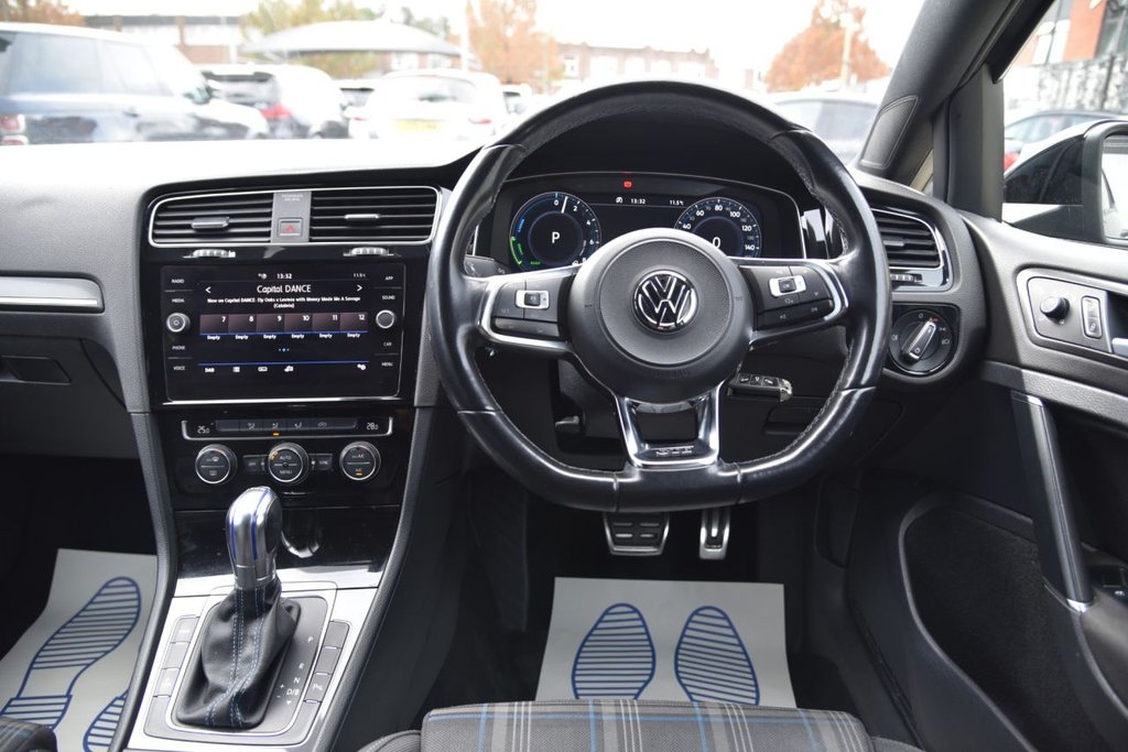 Used Volkswagen Golf 2018 for sale - 77582924: Photo 28