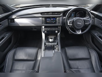 Used Jaguar XF 2016 for sale - 75527552: Photo