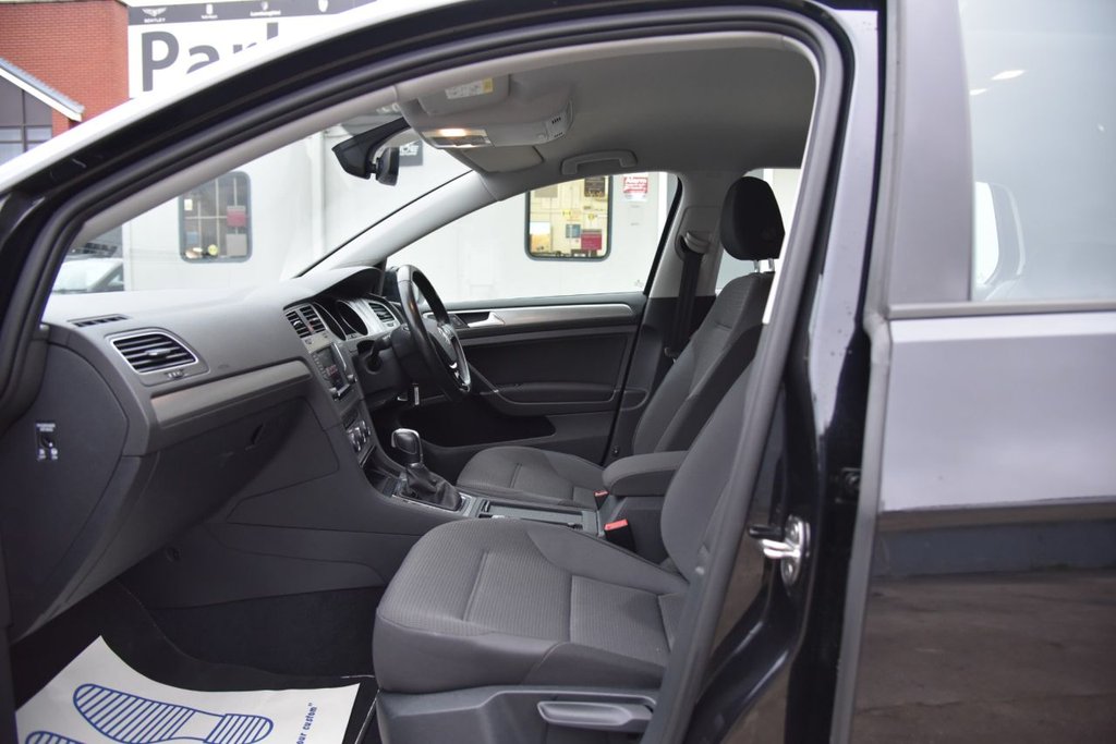 Used Volkswagen Golf 2017 for sale - 76665833: Photo 27