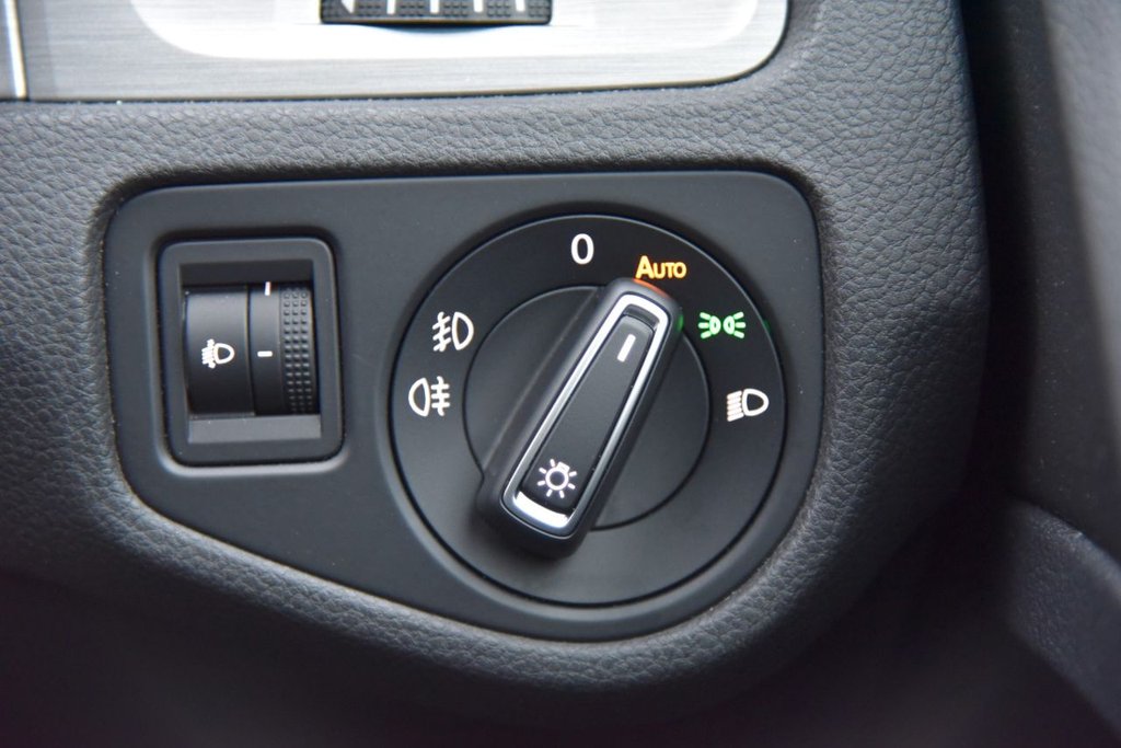 Used Volkswagen Golf 2017 for sale - 76665833: Photo 34