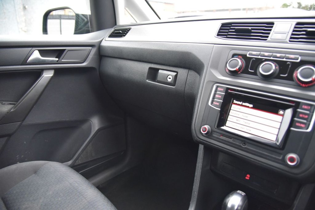 Used Volkswagen Caddy Maxi Life 2018 for sale - 76632058: Photo 45