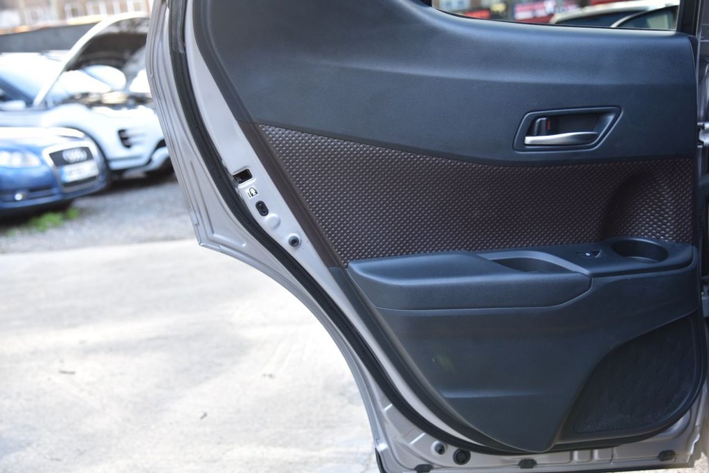 Used Toyota C-HR 2018 for sale - 76670540: Photo 50