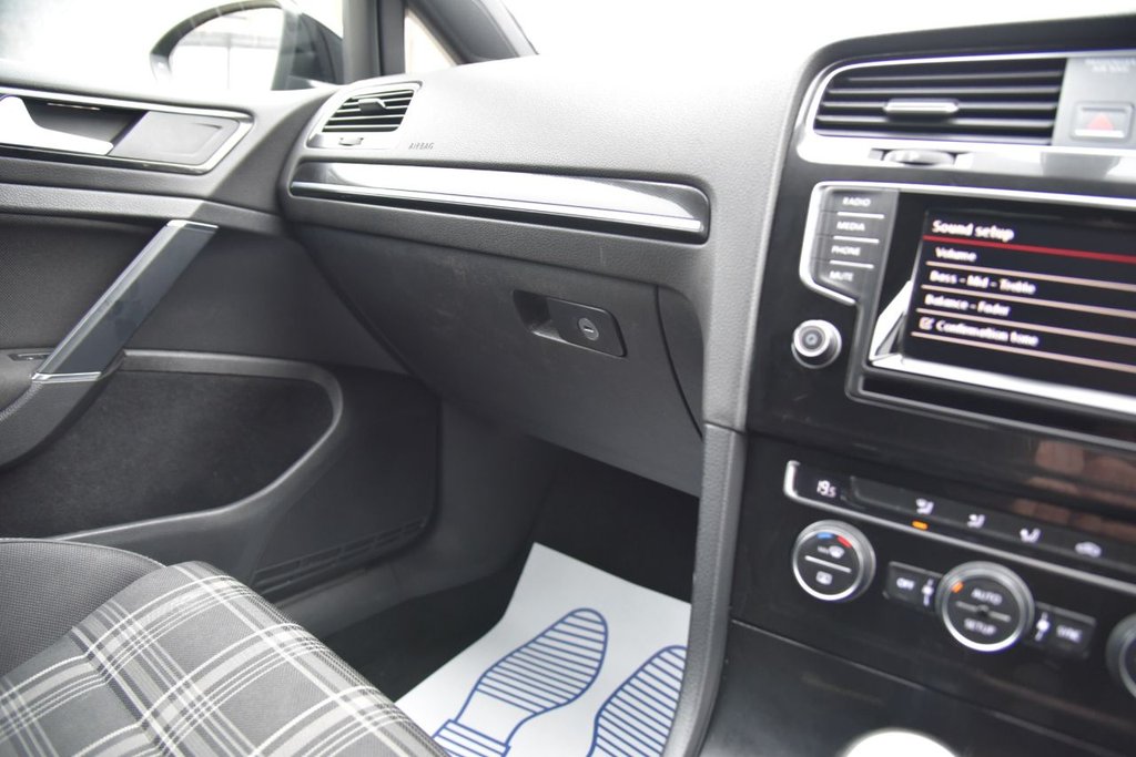 Used Volkswagen Golf 2014 for sale - 77981615: Photo 43