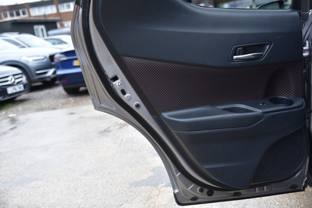 Used Toyota C-HR 2018 for sale - 77422339: Photo 46