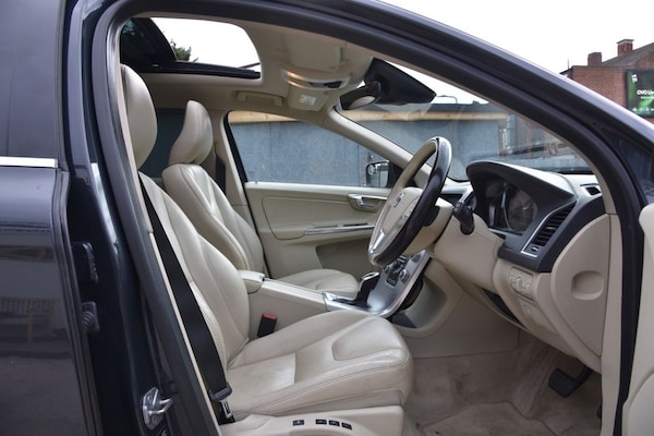 Used Volvo XC60 2017 for sale - 76173317: Photo 2