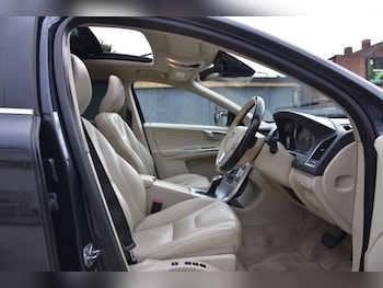 Used Volvo XC60 2017 for sale - 76173317: Photo 2