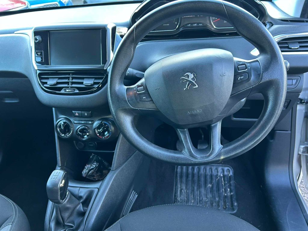 Used Peugeot 208 2013 for sale - 77381282: Photo 11