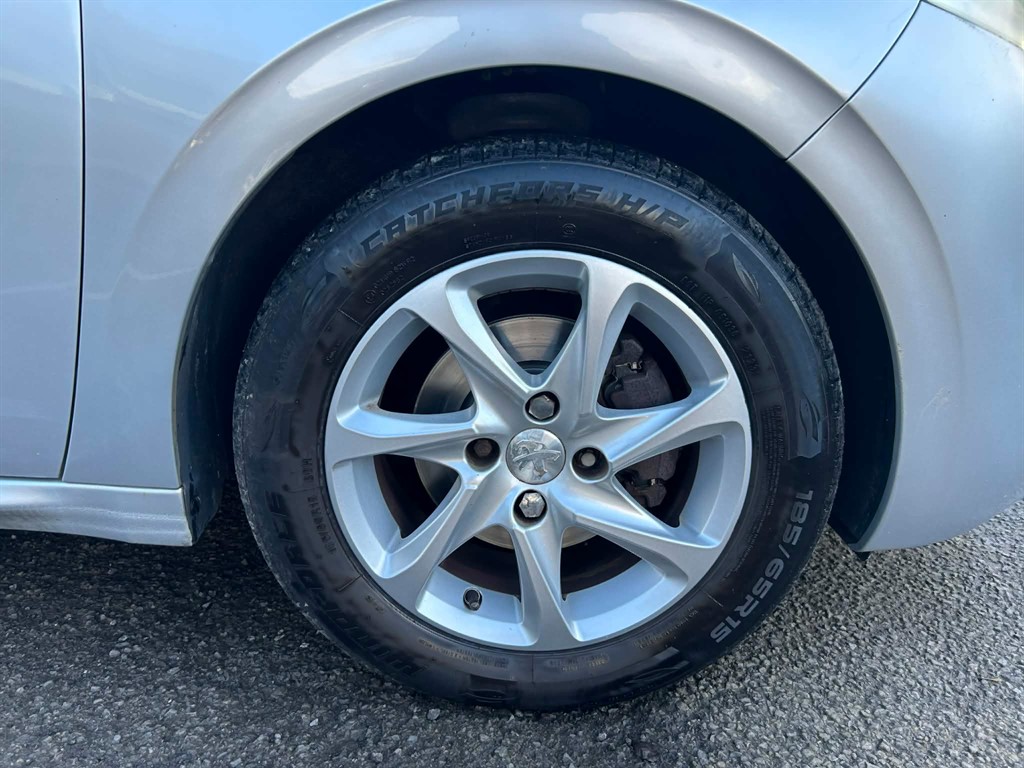 Used Peugeot 208 2013 for sale - 77381282: Photo 8