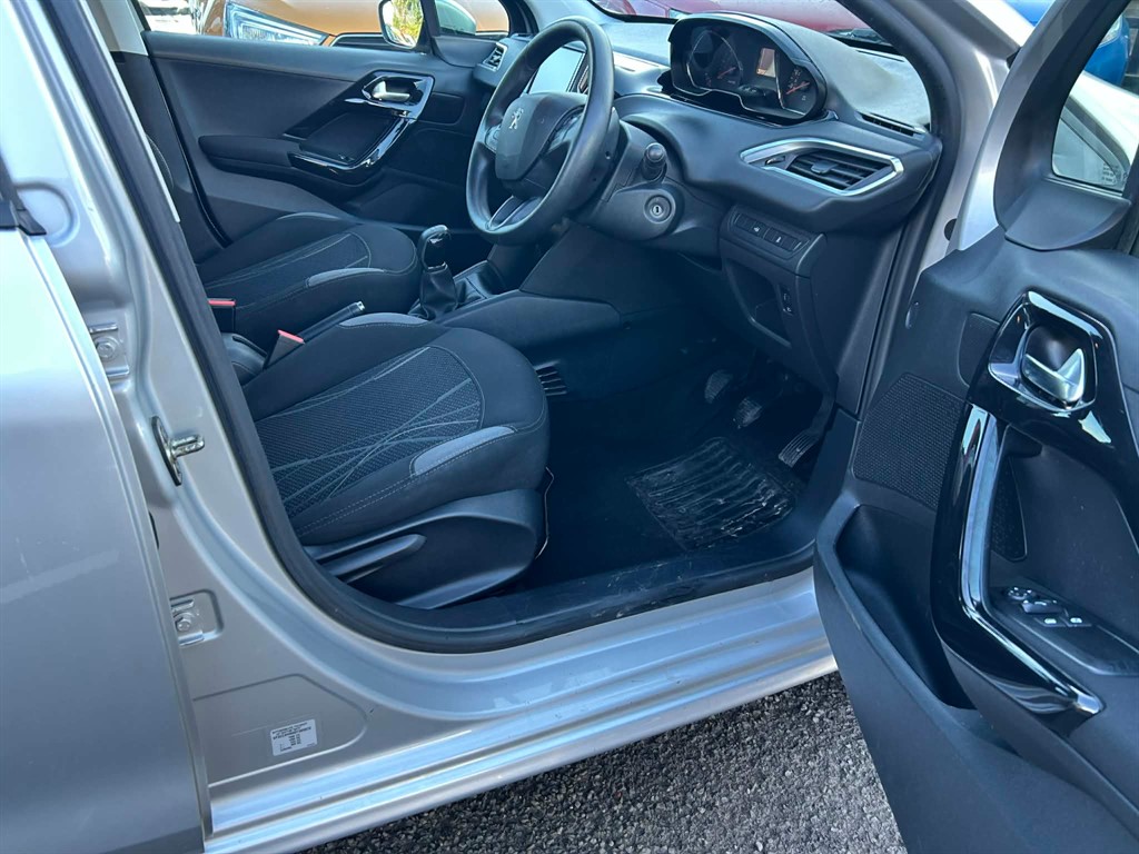 Used Peugeot 208 2013 for sale - 77381282: Photo 9