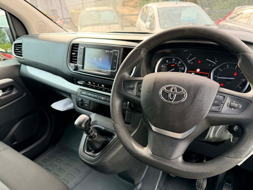 Used Toyota Verso 2019 for sale - 76384677: Photo 10