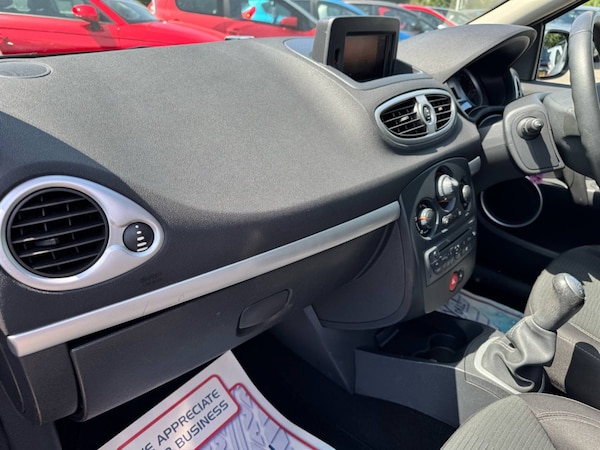 Used Renault Clio 2010 for sale - 75570154: Photo 17