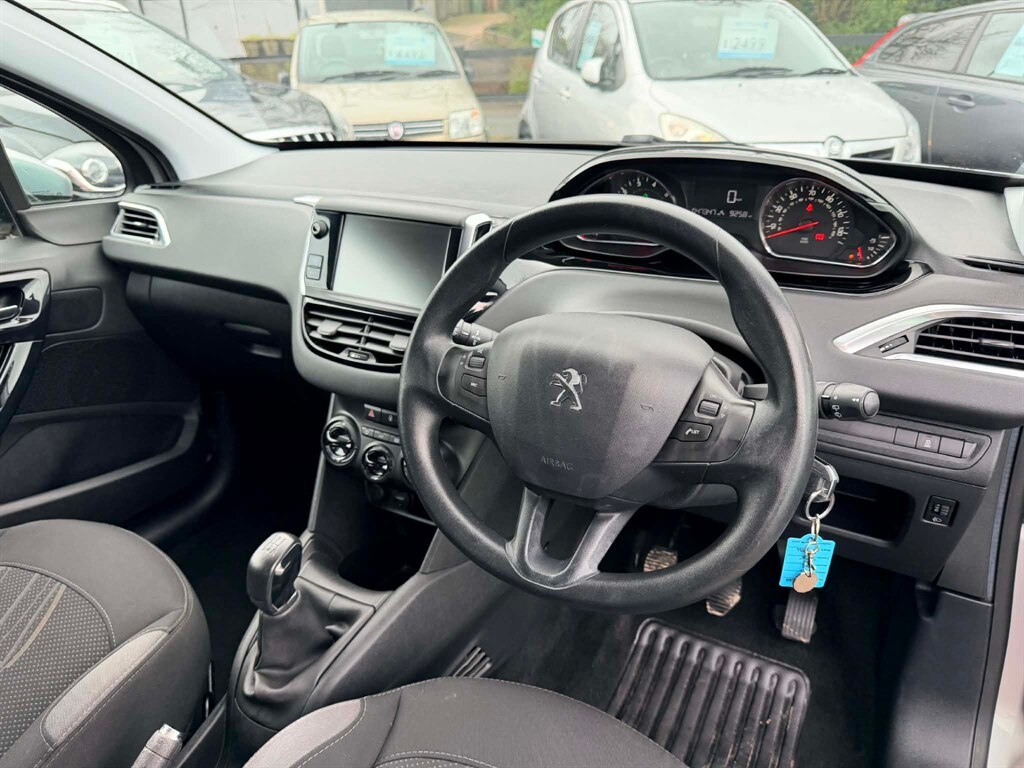 Used Peugeot 208 2014 for sale - 77563453: Photo 10