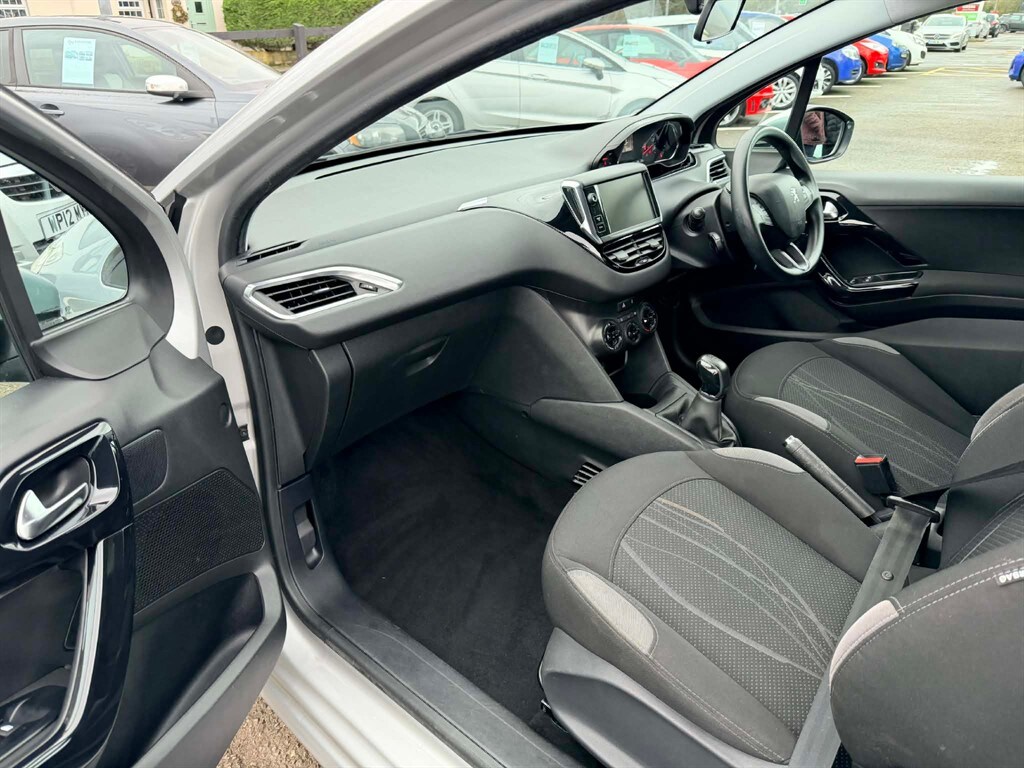 Used Peugeot 208 2014 for sale - 77563453: Photo 14