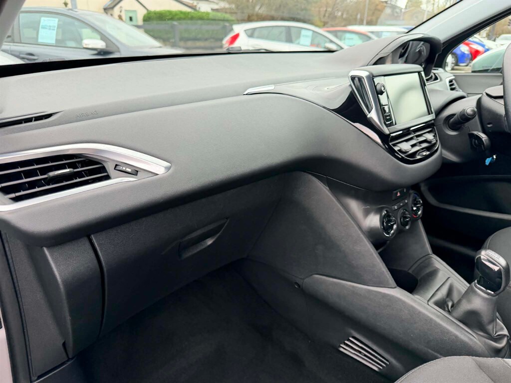 Used Peugeot 208 2014 for sale - 77563453: Photo 15