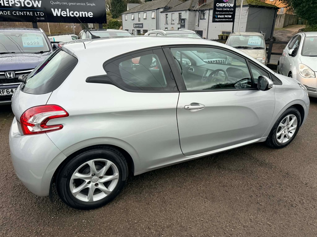 Used Peugeot 208 2014 for sale - 77563453: Photo 2
