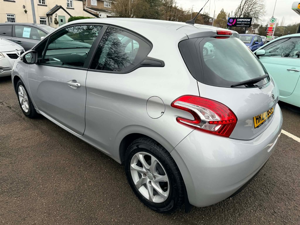 Used Peugeot 208 2014 for sale - 77563453: Photo 4