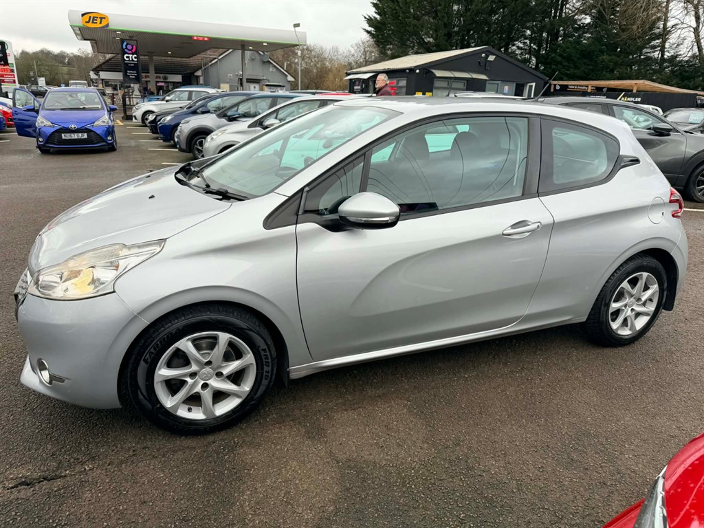 Used Peugeot 208 2014 for sale - 77563453: Photo 5