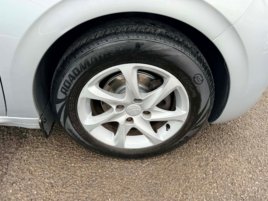 Used Peugeot 208 2014 for sale - 77563453: Photo 8