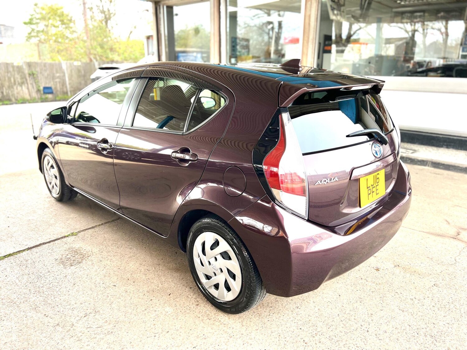 Used Toyota Aqua for sale - 78214800: Photo 15