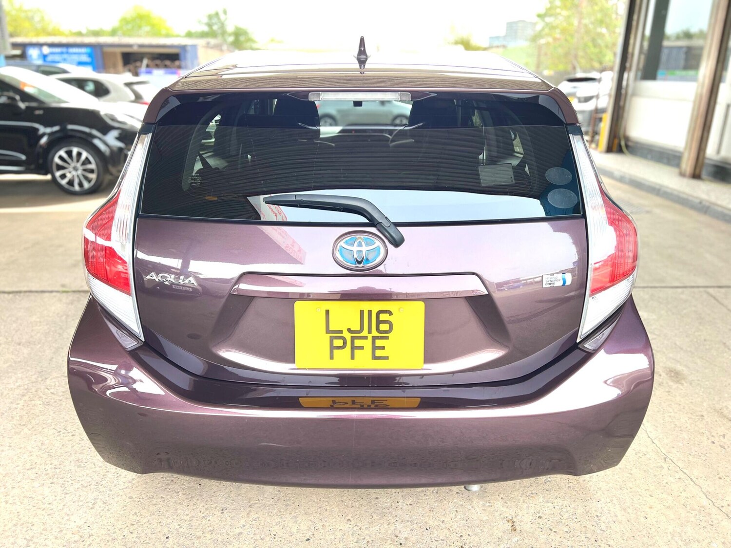 Used Toyota Aqua for sale - 78214800: Photo 16