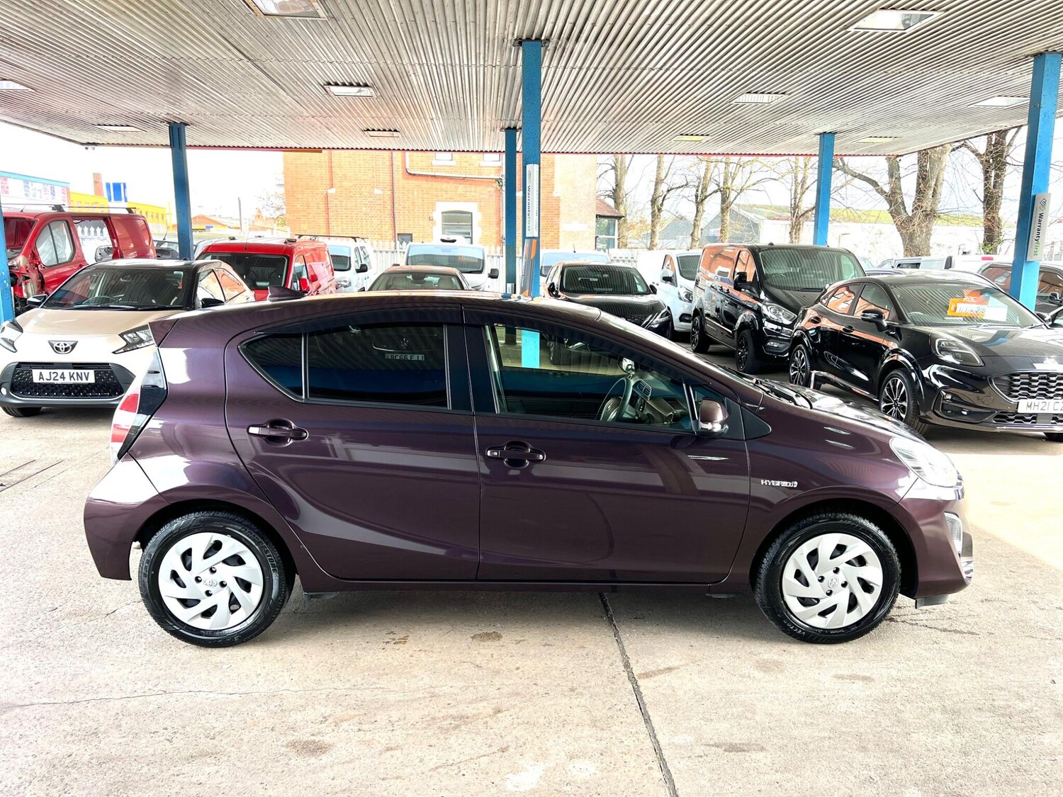 Used Toyota Aqua for sale - 78214800: Photo 18