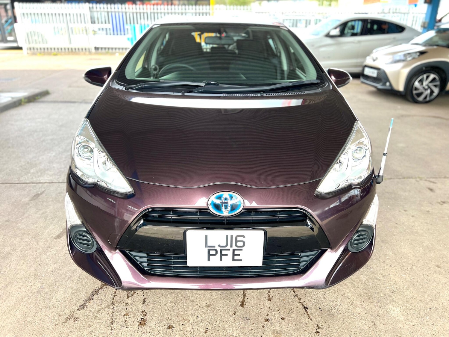 Used Toyota Aqua for sale - 78214800: Photo 2