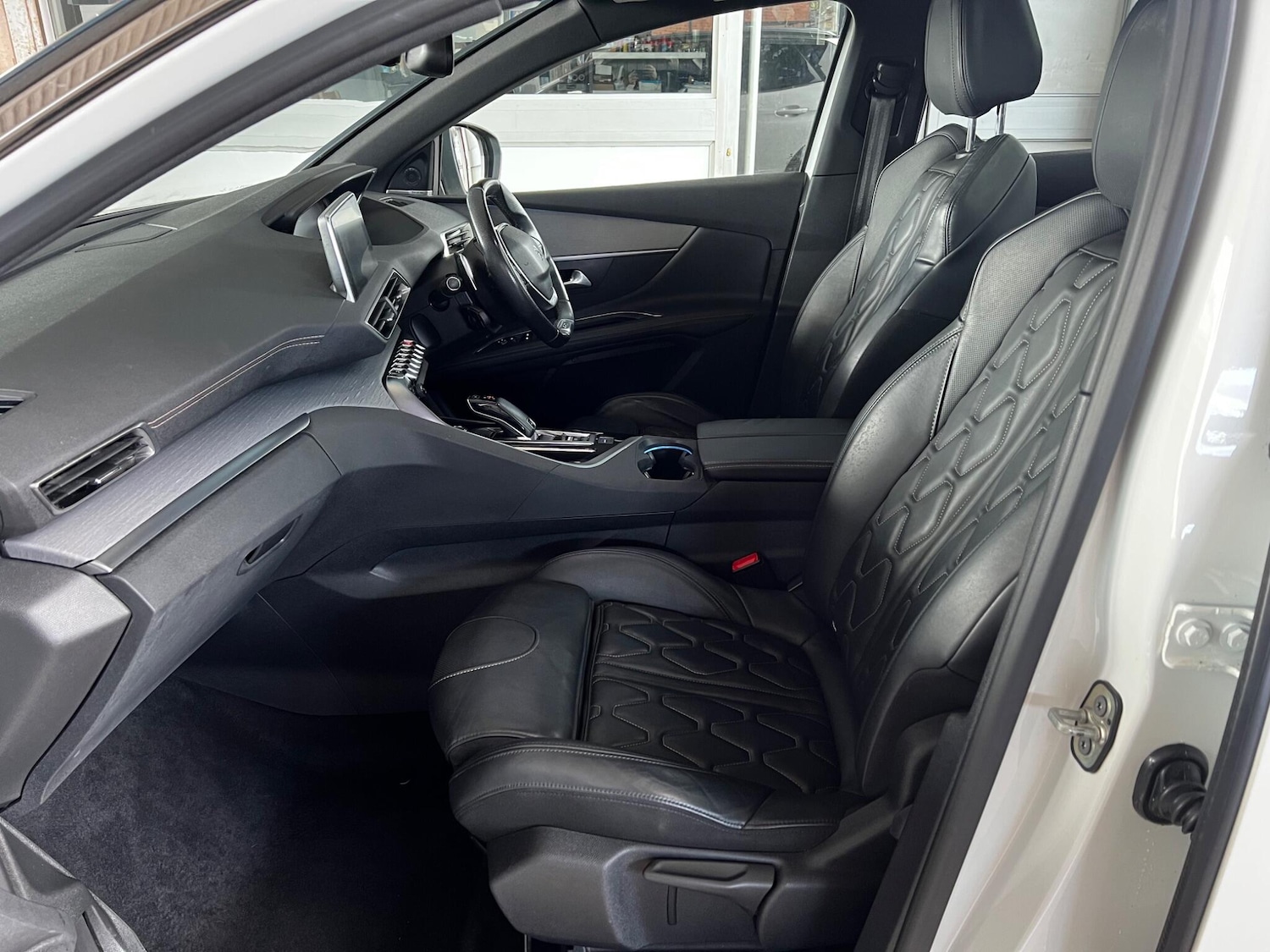 Used Peugeot 3008 2018 for sale - 77344393: Photo 18