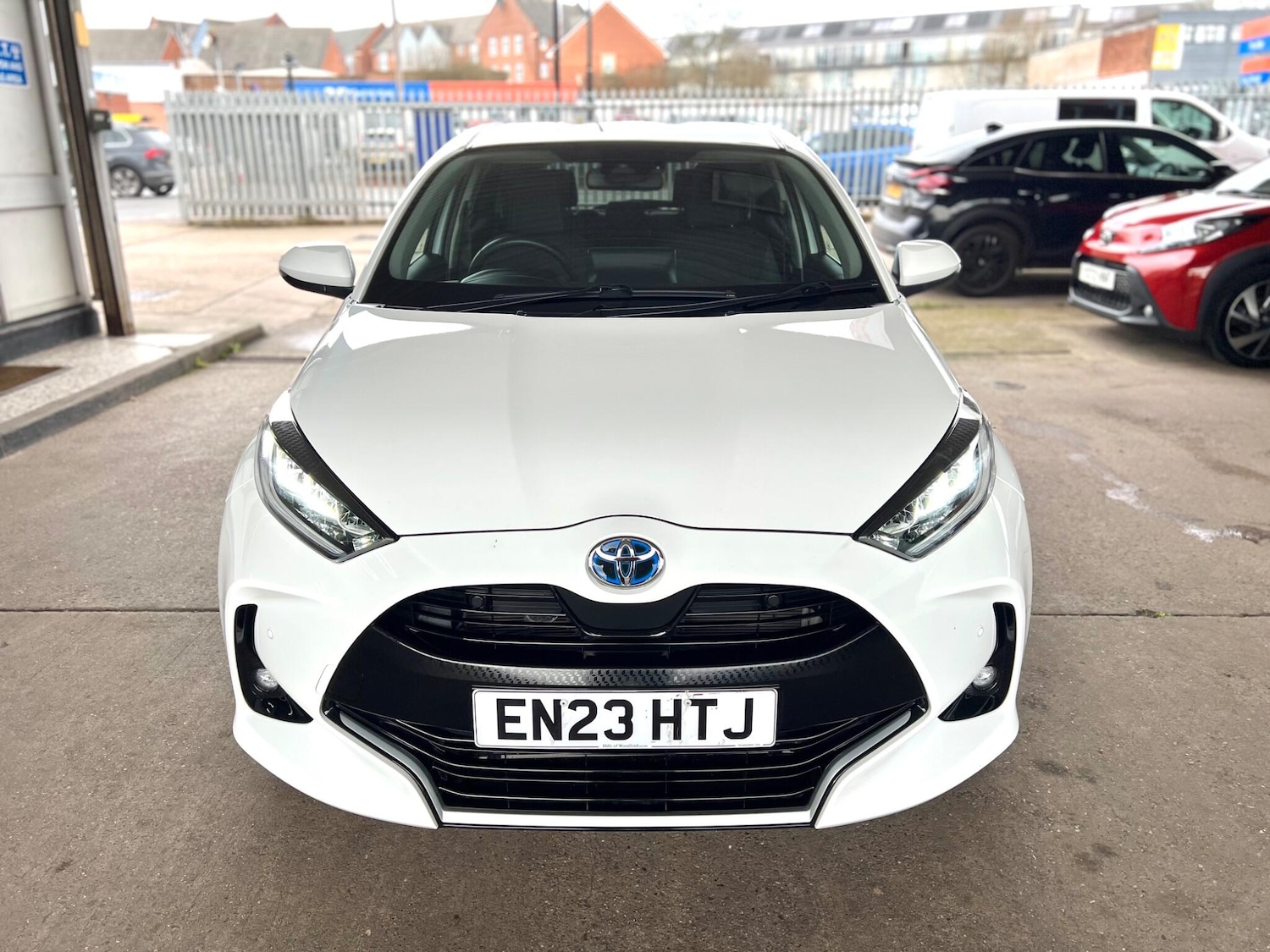 Used Toyota Yaris for sale - 77704732: Photo 2