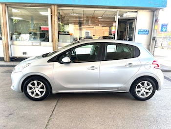 Used Peugeot 208 2013 for sale - 78829921: Photo