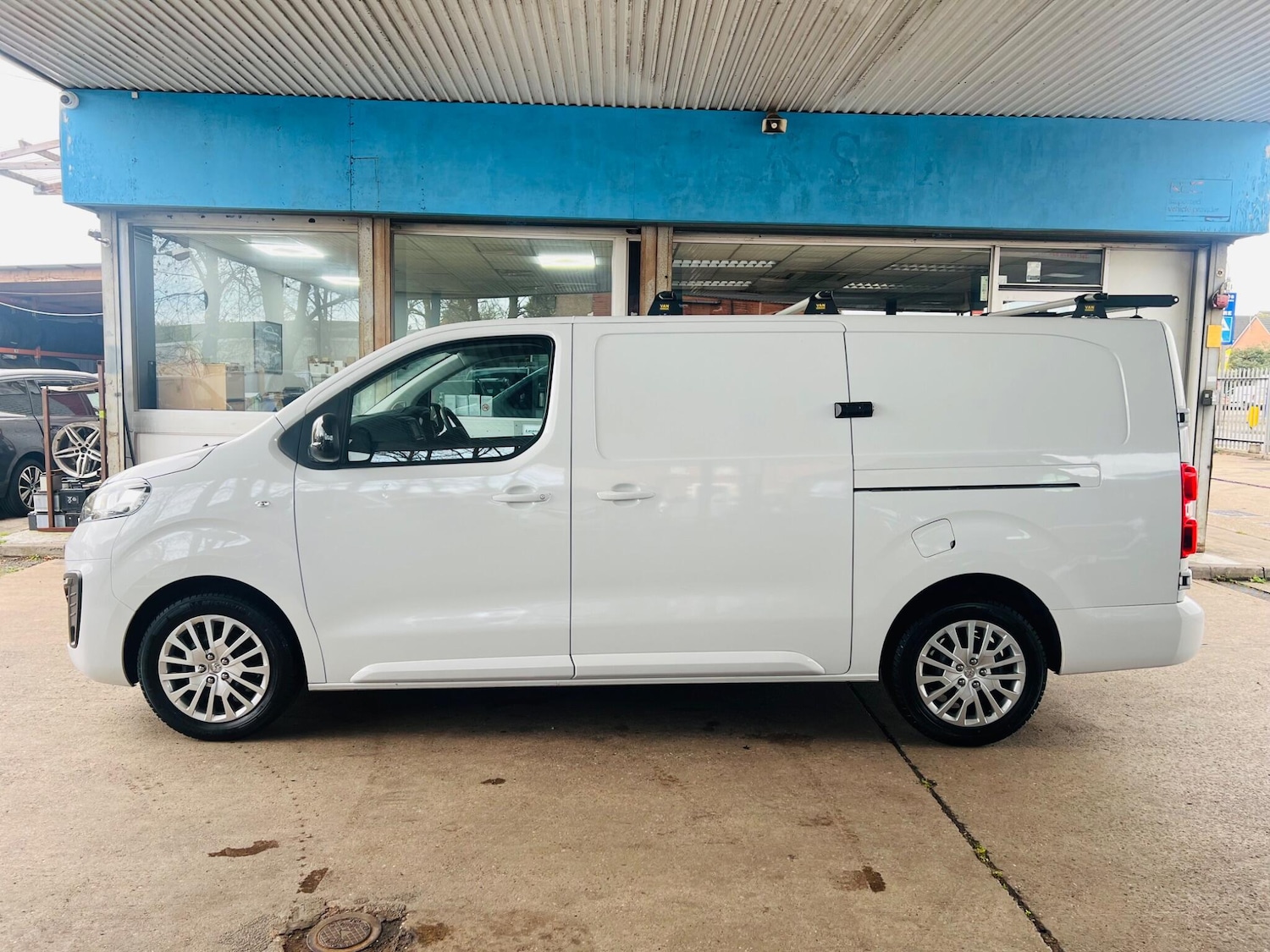 Used Vauxhall Vivaro 2024 for sale - 76997713: Photo 11