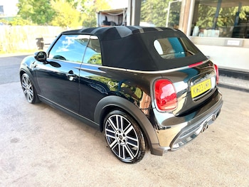 Used MINI Convertible 2023 for sale - 79521103: Photo