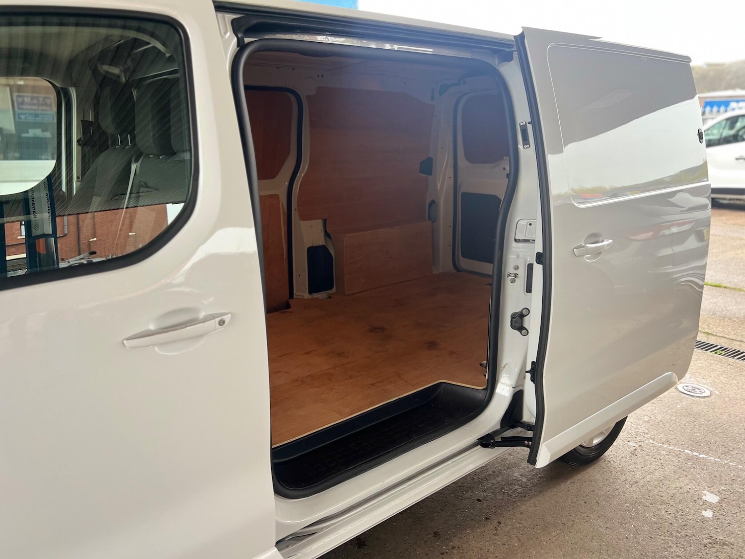 Used Vauxhall Vivaro 2023 for sale - 76997351: Photo 10