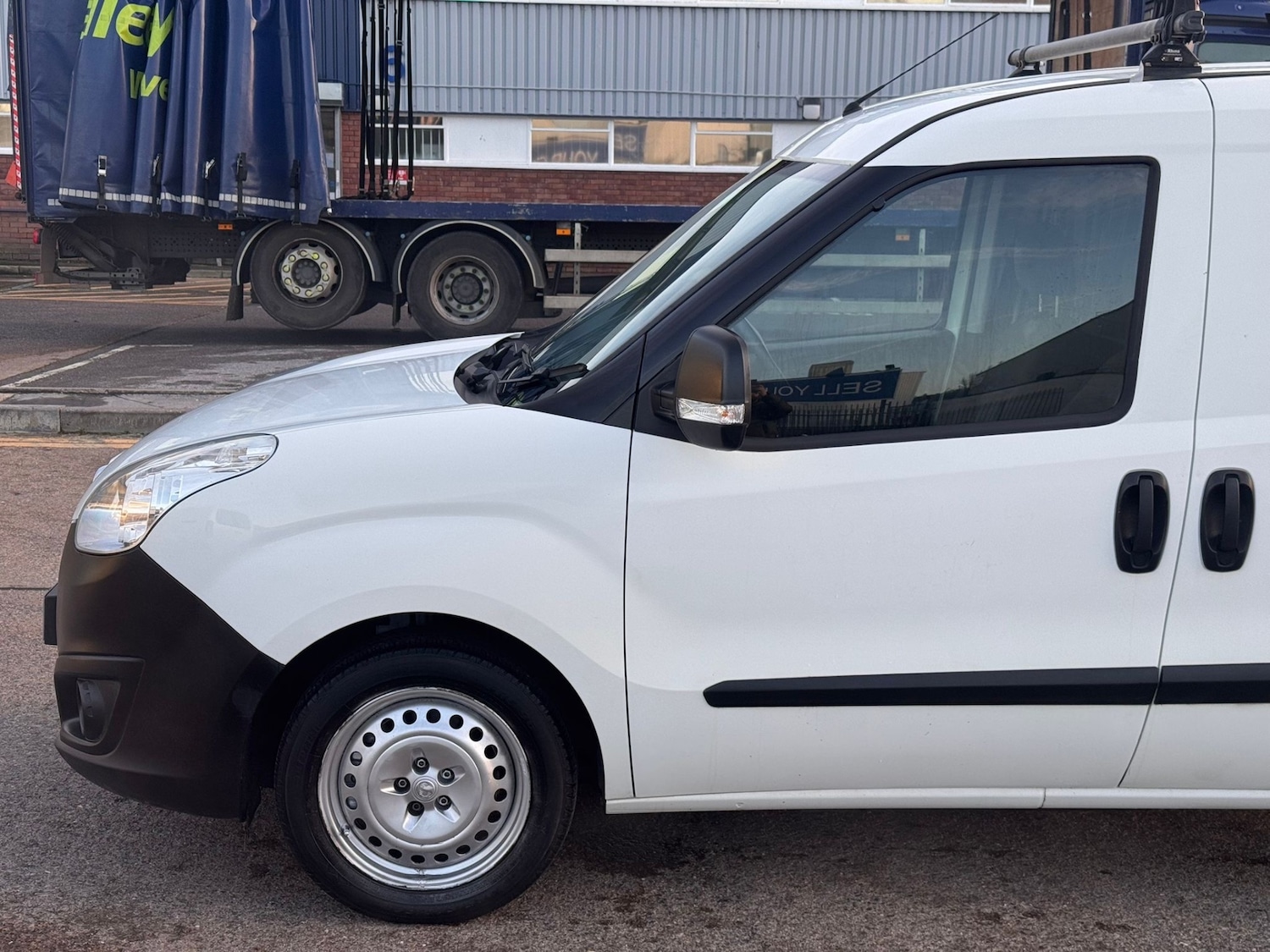 Used Vauxhall Combo 2018 for sale - 77060493: Photo 2