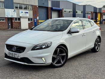 Used Volvo V40 2015 for sale - 79553172: Photo