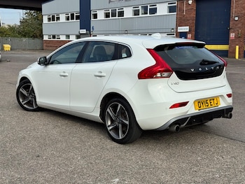 Used Volvo V40 2015 for sale - 79553172: Photo
