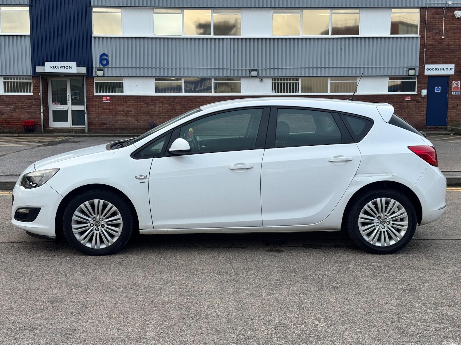 Used Vauxhall Astra 2013 for sale - 77926259: Photo 6
