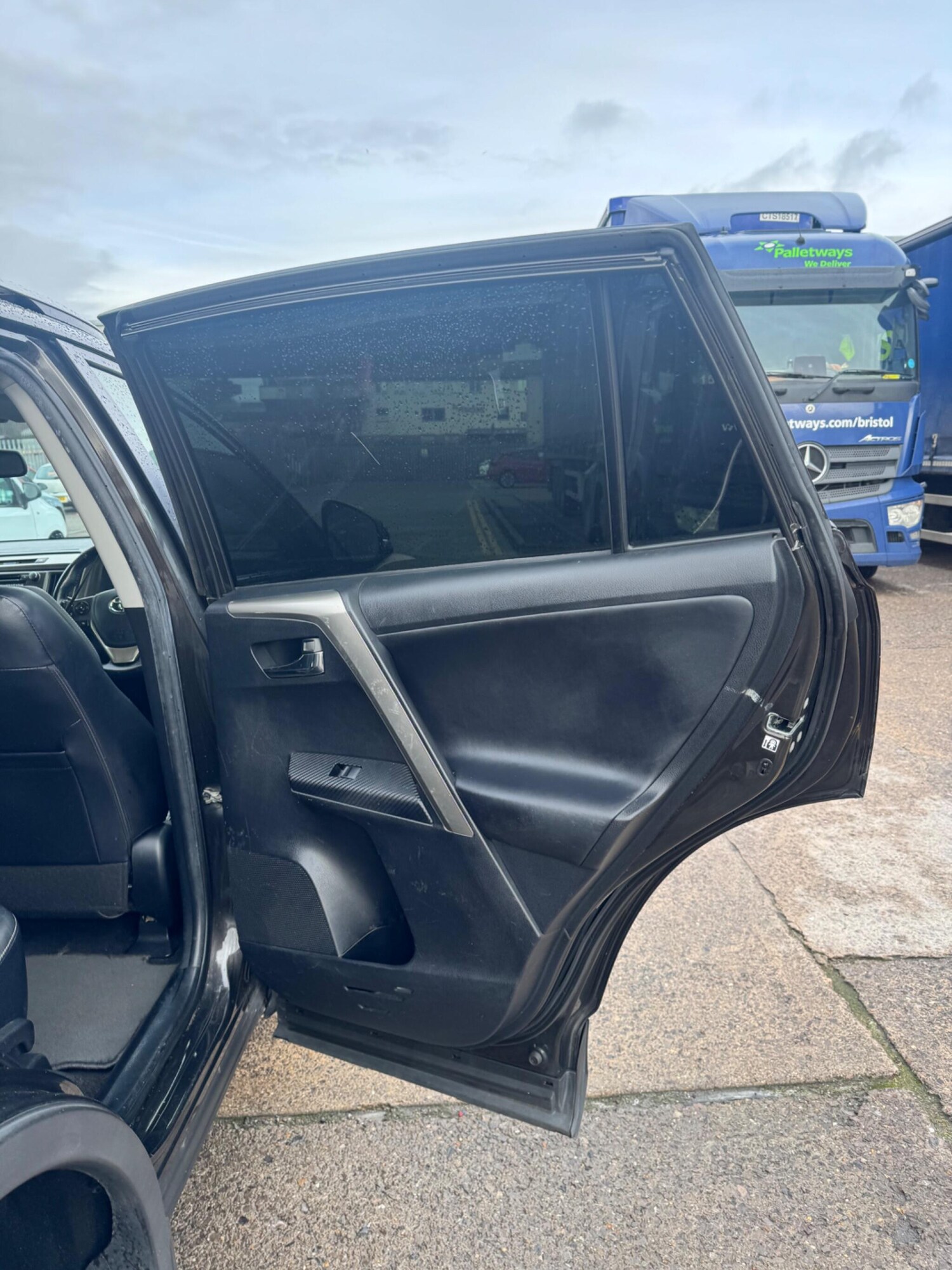 Used Toyota RAV4 2015 for sale - 77575030: Photo 28