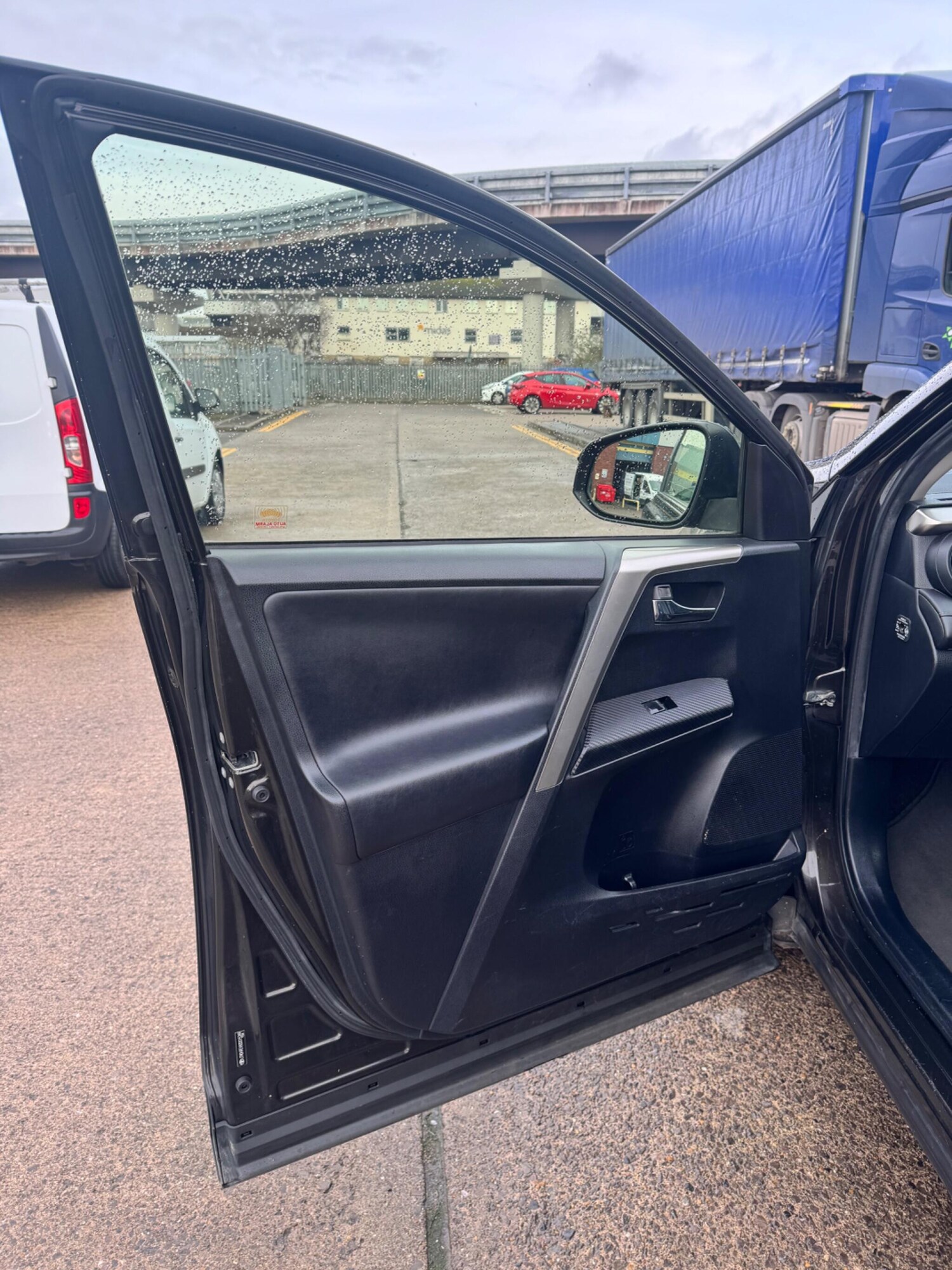 Used Toyota RAV4 2015 for sale - 77575030: Photo 30