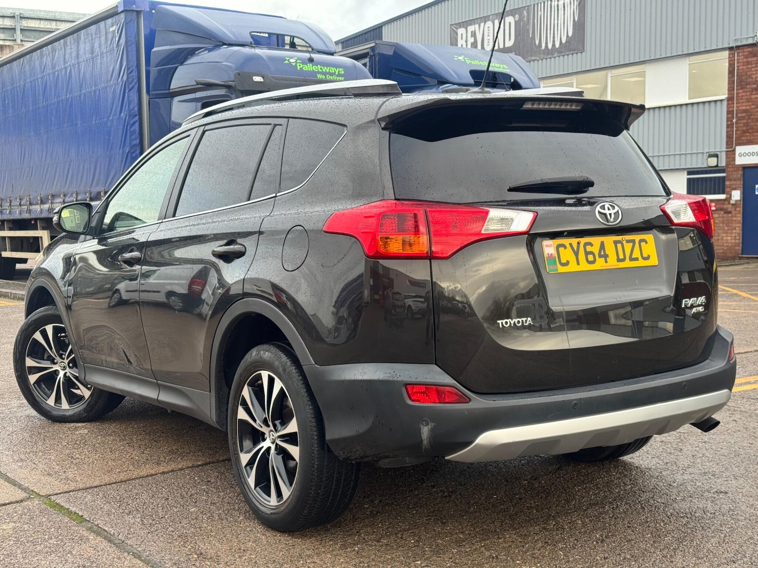 Used Toyota RAV4 2015 for sale - 77575030: Photo 4