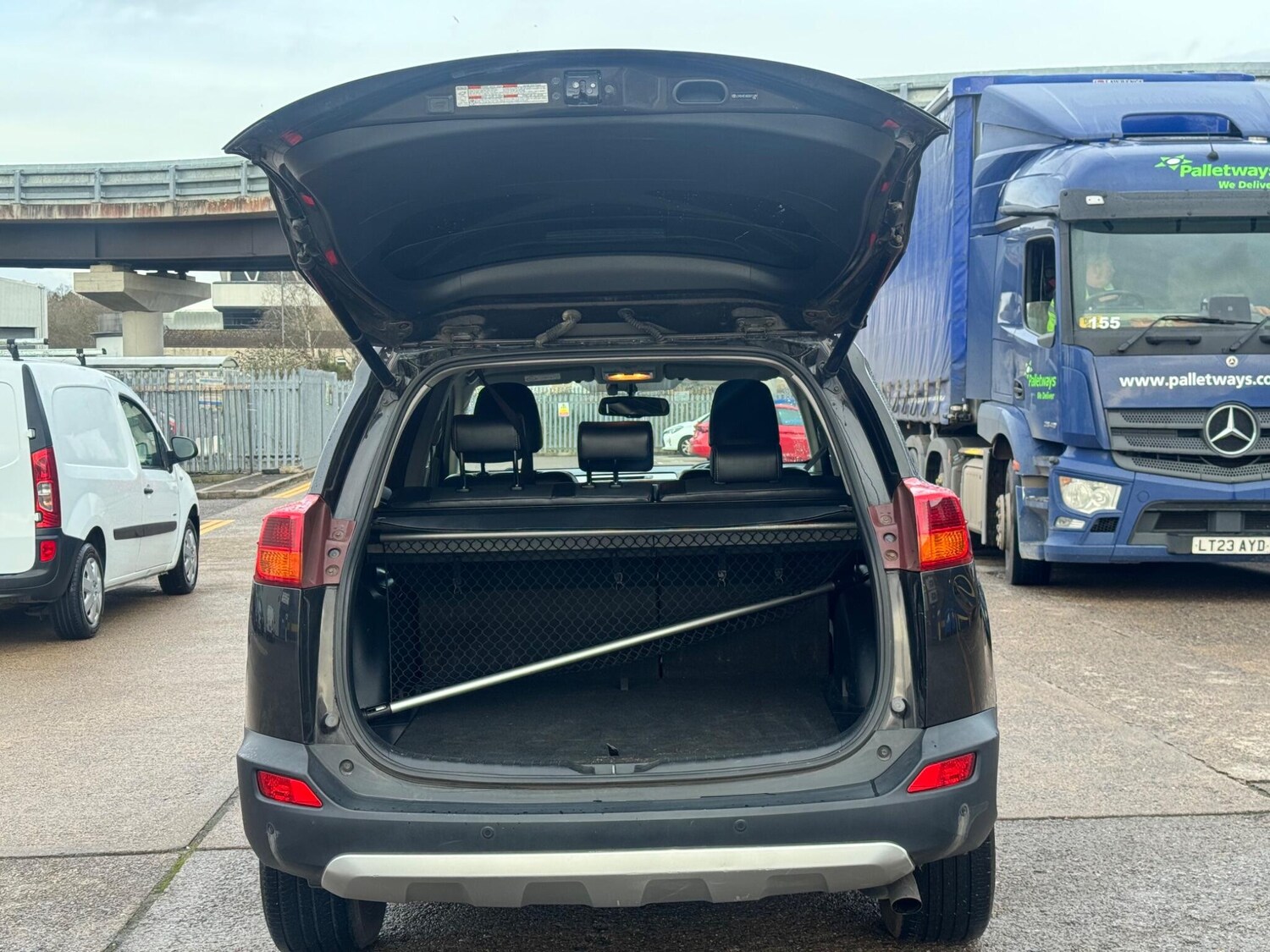 Used Toyota RAV4 2015 for sale - 77575030: Photo 41