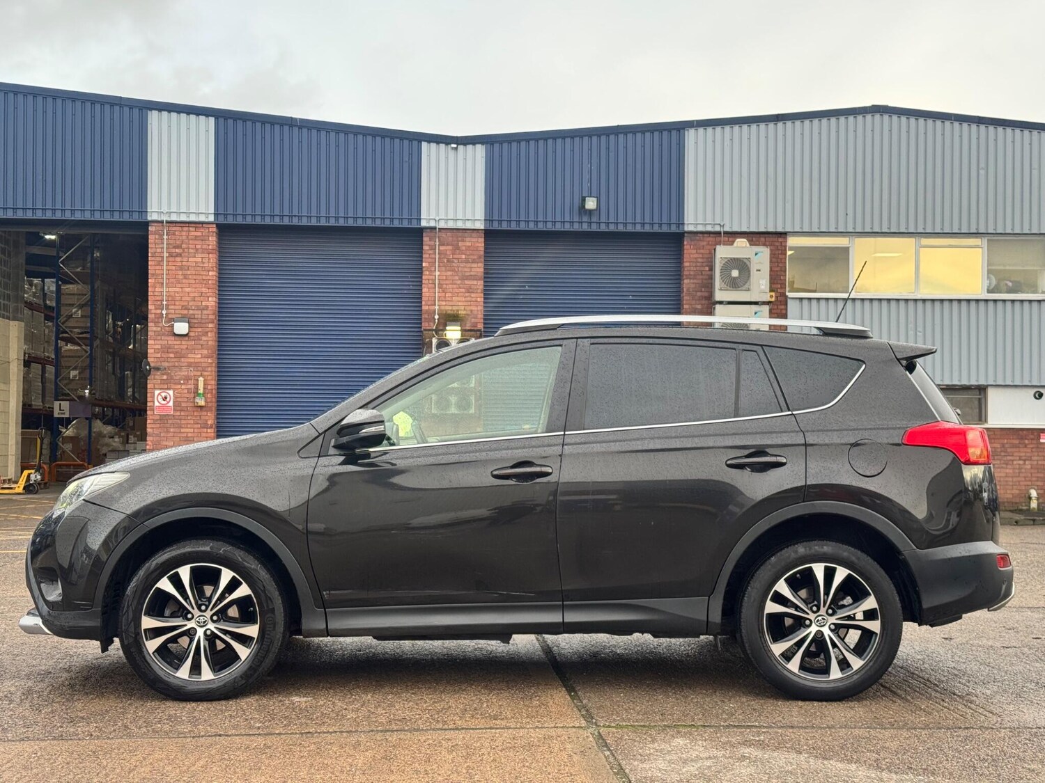 Used Toyota RAV4 2015 for sale - 77575030: Photo 9