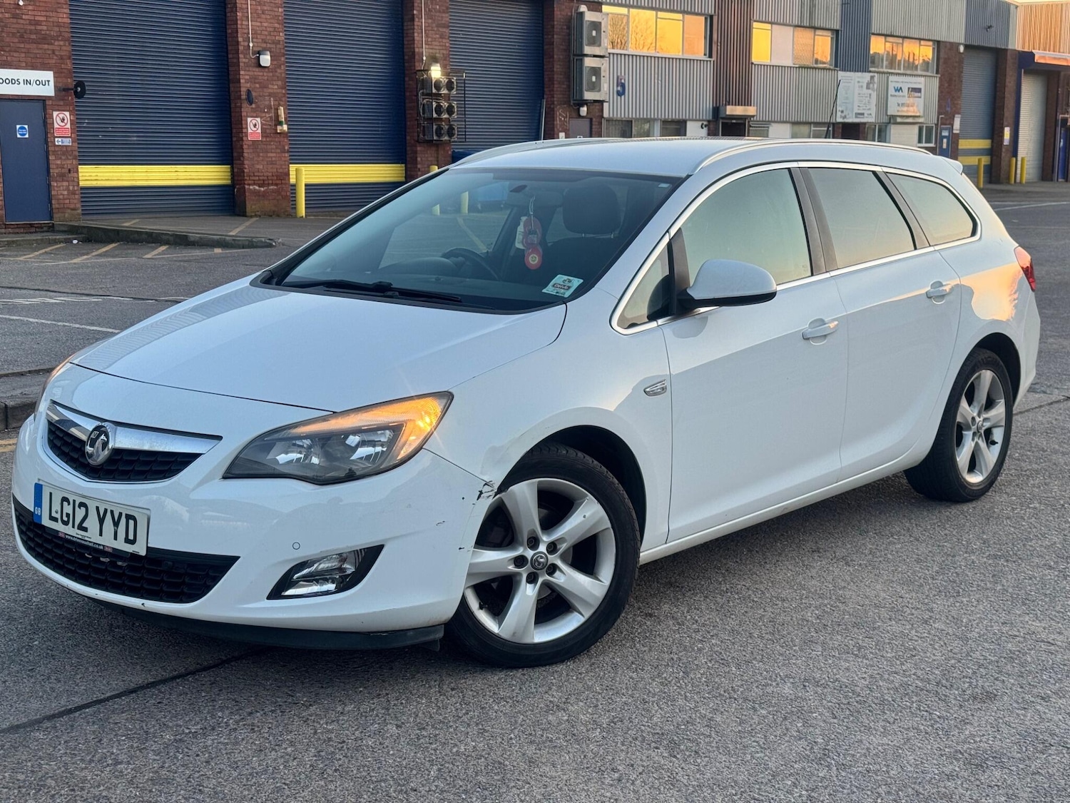 Used Vauxhall Astra 2012 for sale - 77783242: Photo 3