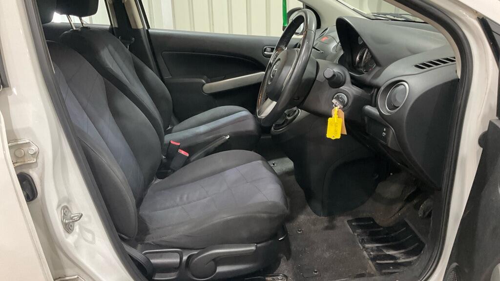 Used Mazda Mazda2 2011 for sale - 77940270: Photo 8