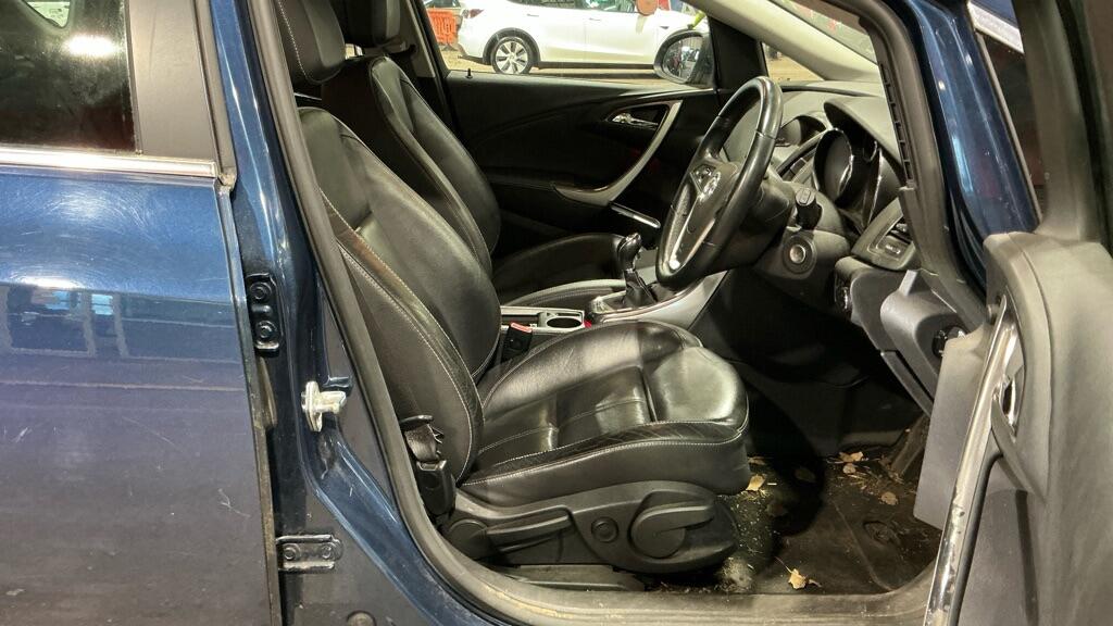 Used Vauxhall Astra 2010 for sale - 78047310: Photo 9