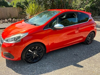 Used Peugeot 208 2015 for sale - 79328816: Photo