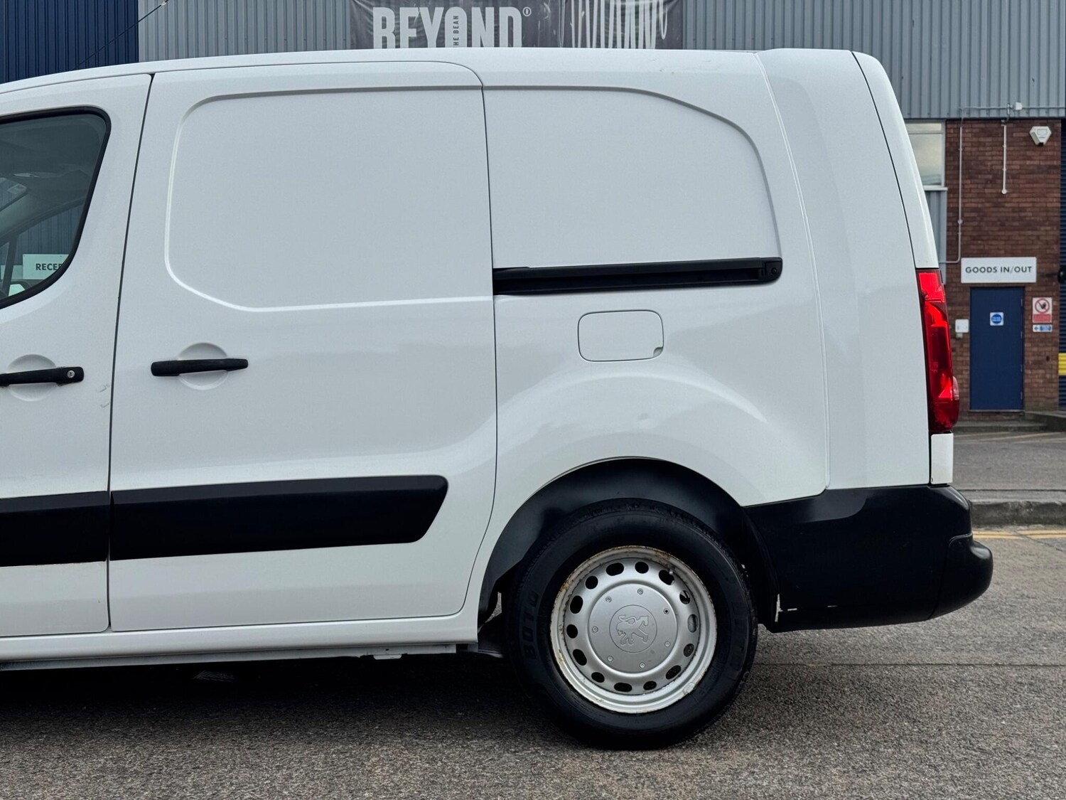 Used Peugeot Partner 2011 for sale - 78204060: Photo 23