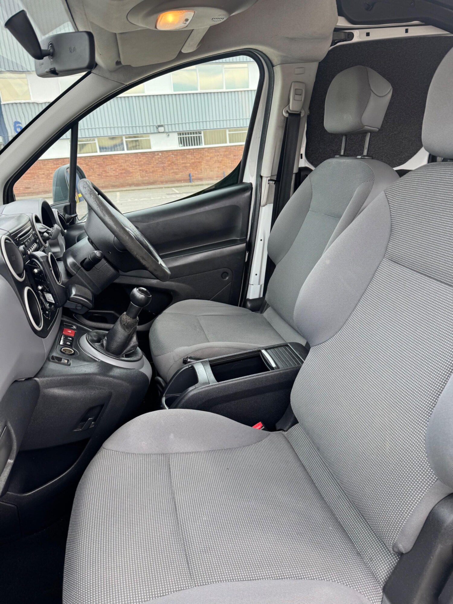 Used Peugeot Partner 2011 for sale - 78204060: Photo 28