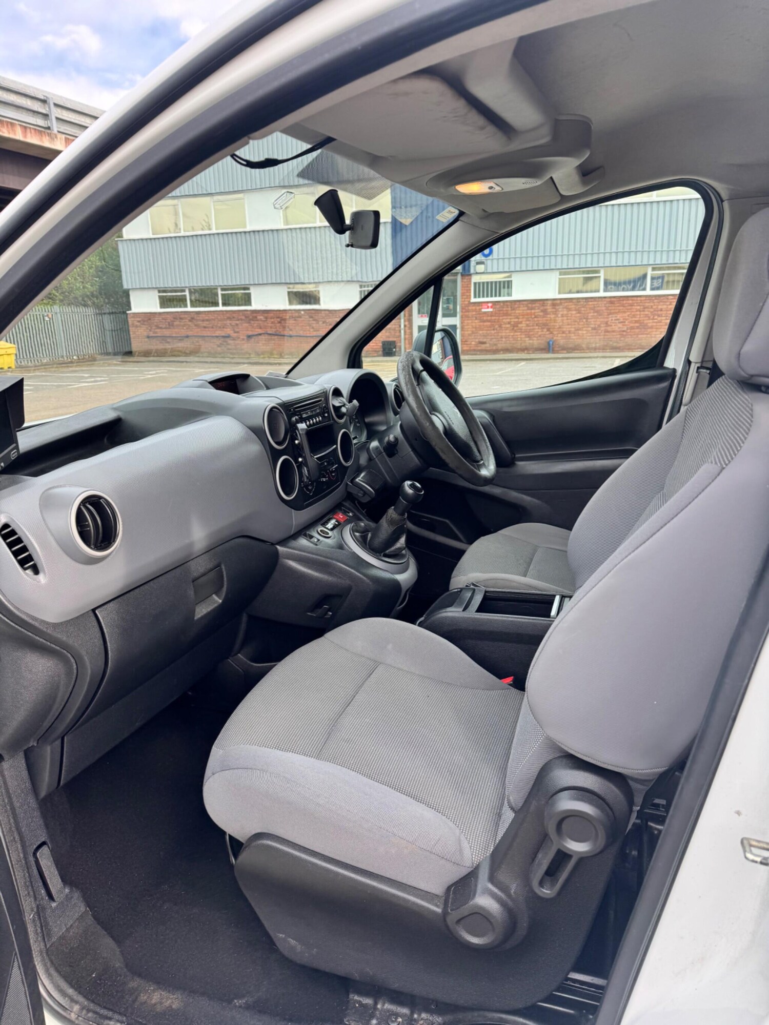 Used Peugeot Partner 2011 for sale - 78204060: Photo 29