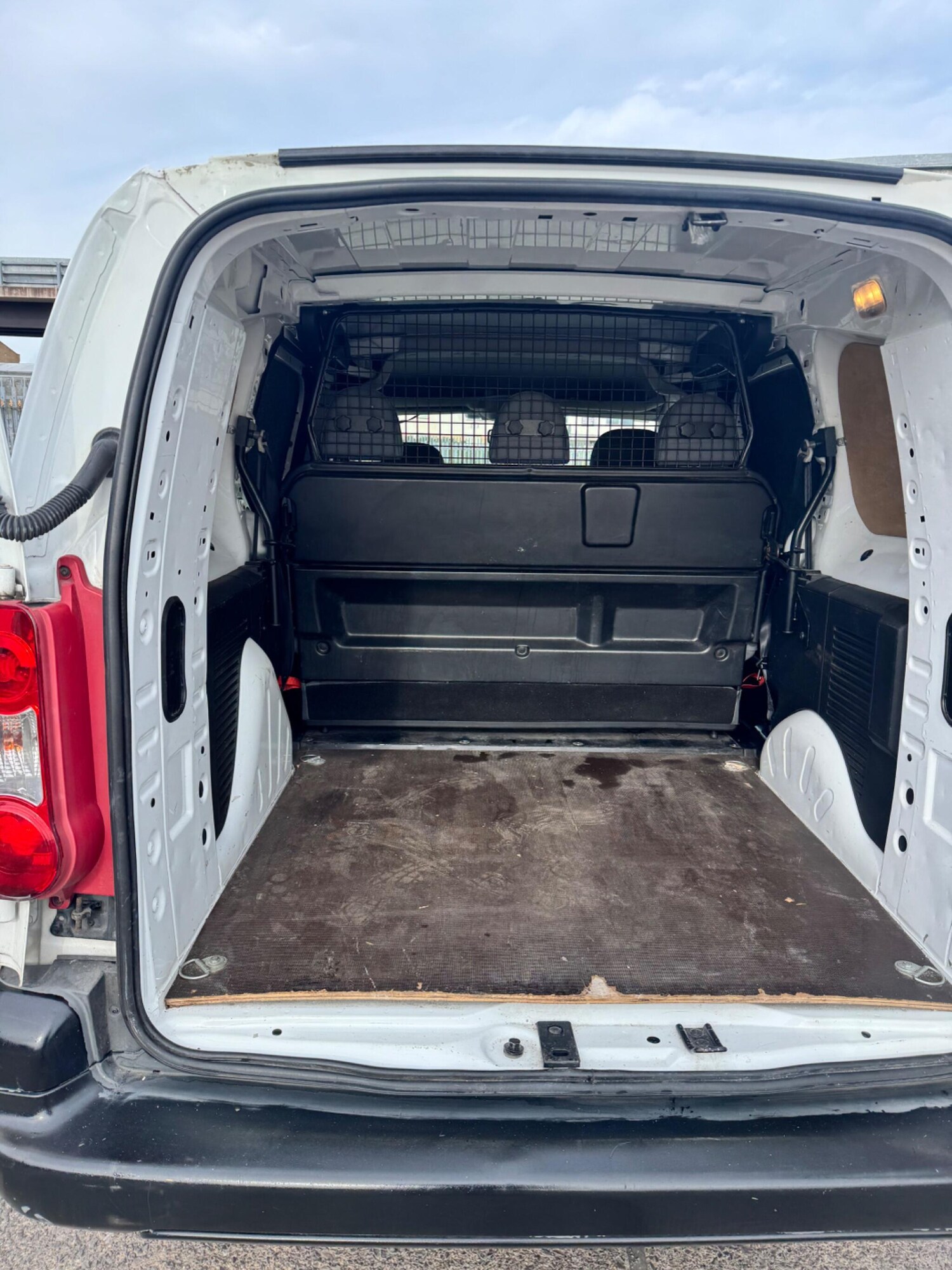 Used Peugeot Partner 2011 for sale - 78204060: Photo 32